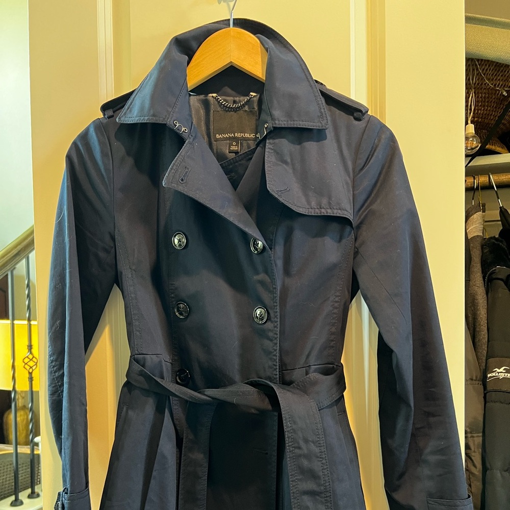 Authentic Banana Republic Navy Trench, size 0